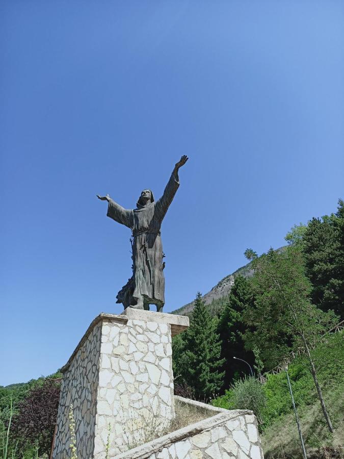 Musica E Poesia Da Battisti Ida Villa Poggio Bustone Kültér fotó